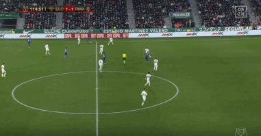 贝克汉姆观看迈阿密国际训练，与梅西、德保罗拥抱