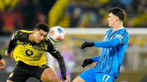 狼队主帅：三个丢球如孩童游戏般白送曼联